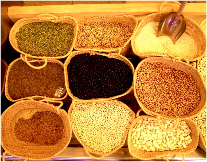 Variedad de legumbres a granel en Frutería Lucero’s